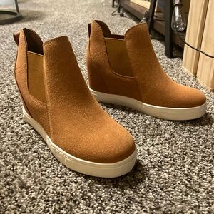 Kohl's Brown Wedge Sneakers